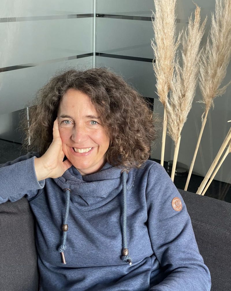 Mareike sitzt im MITmacher-Beratungsraum