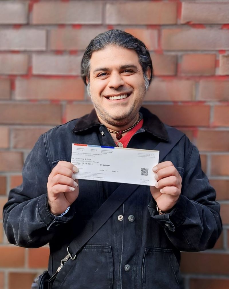 Shiraz freut sich über sein Ticket für die Staatsoper